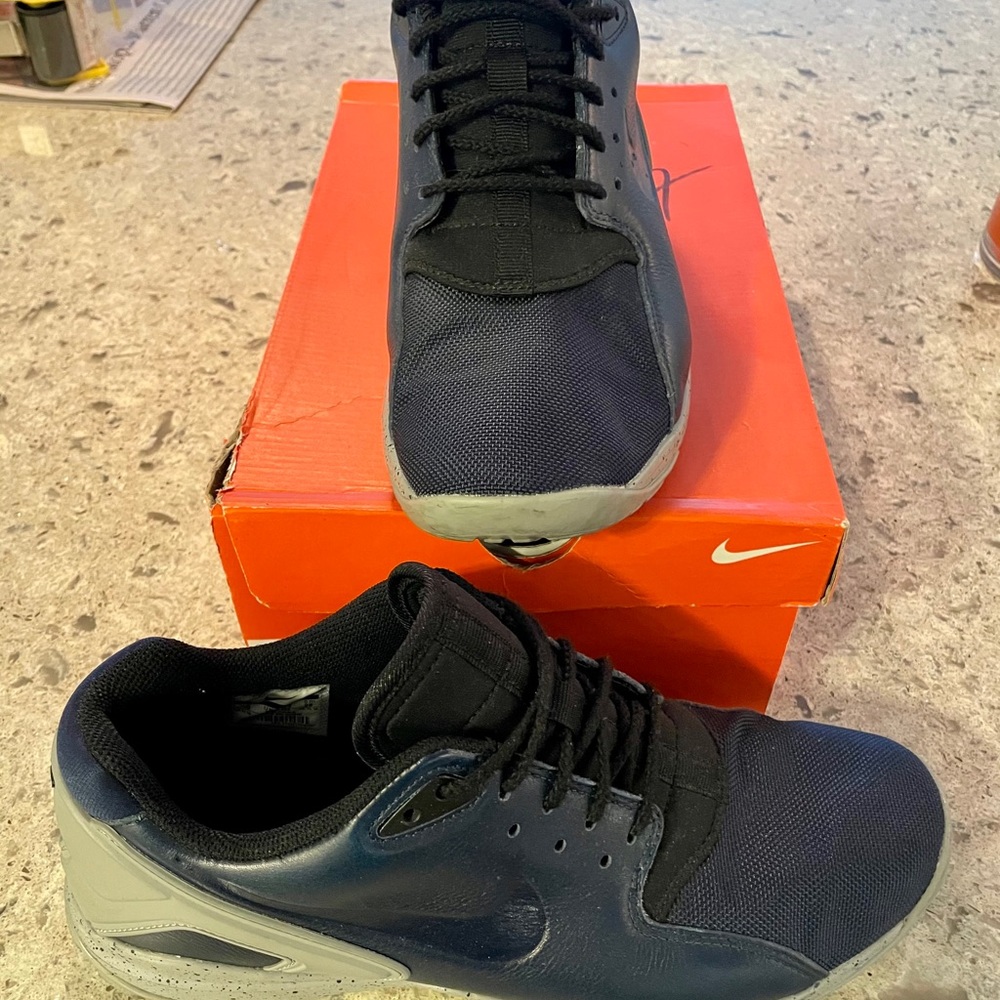 Nike Mens Low Top sneakers